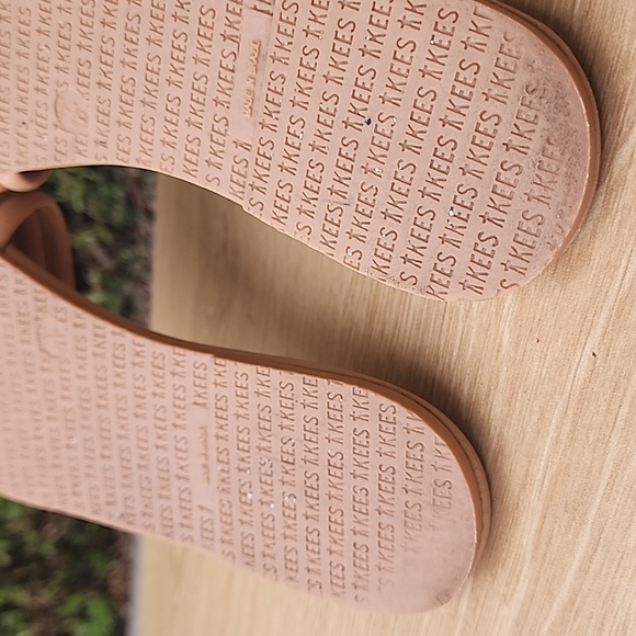 Tkees beige/tan slide Size 7 - Picture 9 of 10